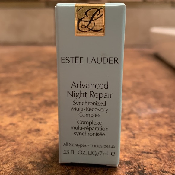 NIB Estée Lauder skincare set mini size - Picture 2 of 7
